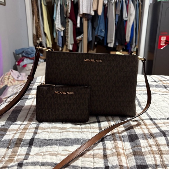 Brown Michael kors purse and wallet set - Picture 1 of 10